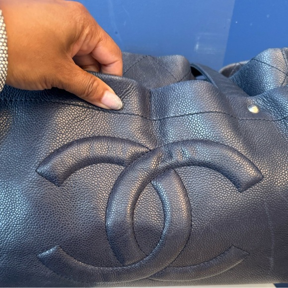 Chanel Caviar Navy Leather tote bag - Large CC embossed logo on front - Picture 8 of 13